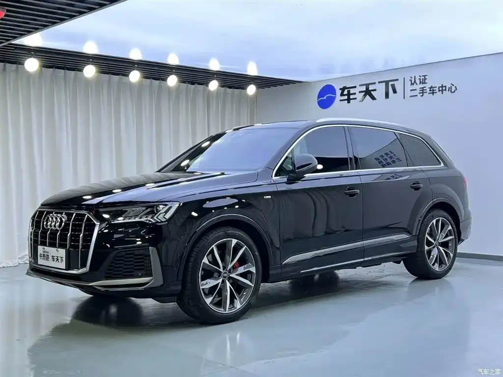 2022 Audi Q7 55 TFSI quattro S line sporty