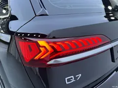 2022 Audi Q7 55 TFSI quattro S line sporty, чёрный — фото 26