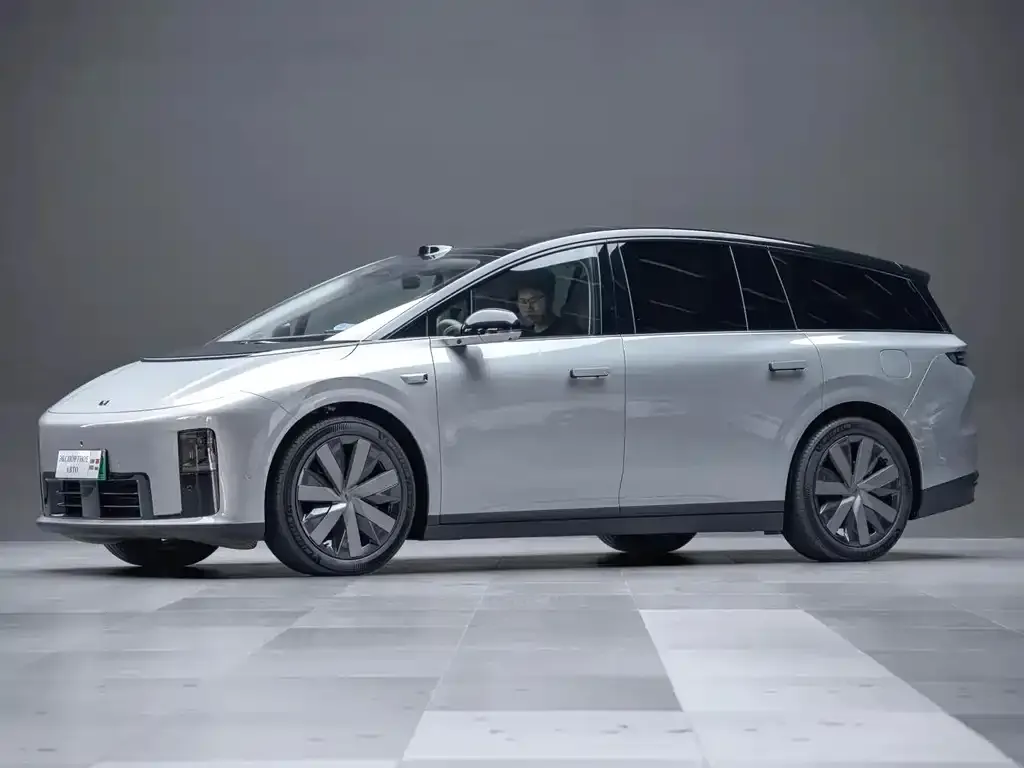 2025 Li Auto i8 Standard