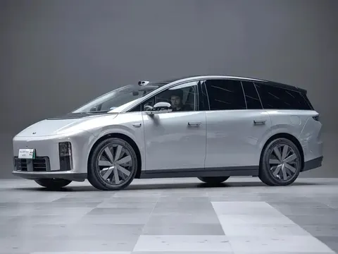 2025 Li Auto i8 Standard