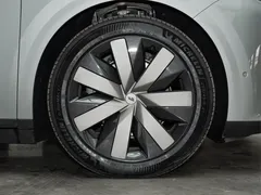 2025 Li Auto i8 Standard — фото 10