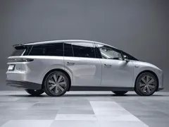 2025 Li Auto i8 Standard — фото 21