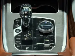 2020 BMW X7 xDrive40i Exclusive Luxury Package, чёрный — фото 15