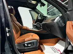 2020 BMW X7 xDrive40i Exclusive Luxury Package, чёрный — фото 17
