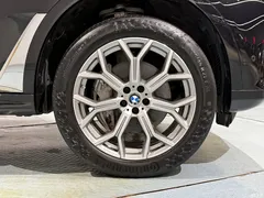2020 BMW X7 xDrive40i Exclusive Luxury Package, чёрный — фото 18