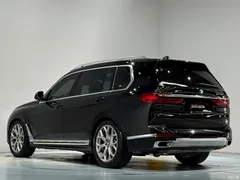 2020 BMW X7 xDrive40i Exclusive Luxury Package, чёрный — фото 21