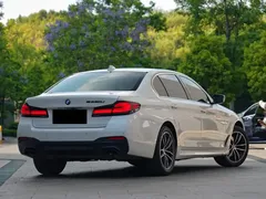2022 BMW 5 Series 525Li M, белый — фото 3