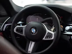 2022 BMW 5 Series 525Li M, белый — фото 7