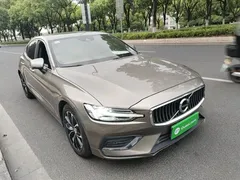 2022 Volvo S60 B4 Luxury — фото 4