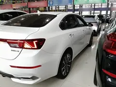 2021 Kia Cerato 1.5L CVT Fashion, белый — фото 8