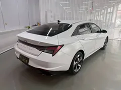 2022 Hyundai Elantra 1.5L CVT LUX Premium, белый — фото 6