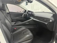 2022 Hyundai Elantra 1.5L CVT LUX Premium, белый — фото 8