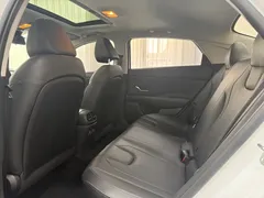 2022 Hyundai Elantra 1.5L CVT LUX Premium, белый — фото 12