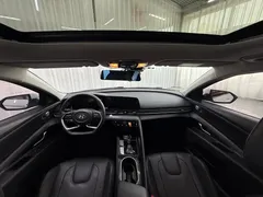 2022 Hyundai Elantra 1.5L CVT LUX Premium, белый — фото 18