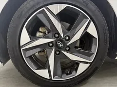 2022 Hyundai Elantra 1.5L CVT LUX Premium, белый — фото 19