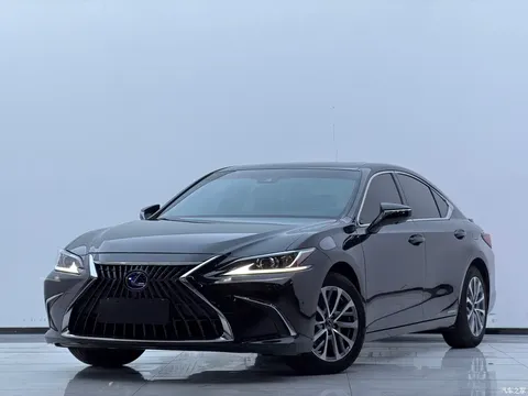 2021 Lexus ES 300h Excellence