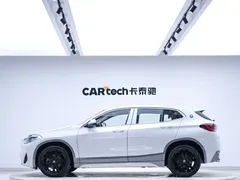 2021 BMW X2 sDrive20i M Off-Road Package, белый — фото 2