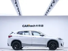 2021 BMW X2 sDrive20i M Off-Road Package, белый — фото 7