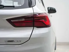 2021 BMW X2 sDrive20i M Off-Road Package, белый — фото 11