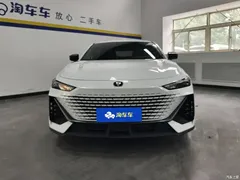 2023 Changan UNI-V 1.5T exclusive model, белый — фото 2