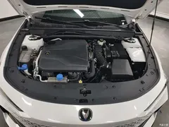 2023 Changan UNI-V 1.5T exclusive model, белый — фото 10