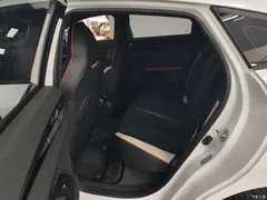 2023 Changan UNI-V 1.5T exclusive model, белый — фото 11