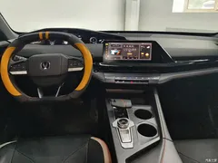 2023 Changan UNI-V 1.5T exclusive model, белый — фото 12