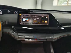 2023 Changan UNI-V 1.5T exclusive model, белый — фото 13