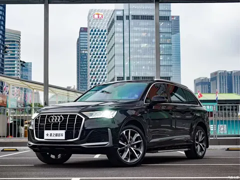 2021 Audi Q7 55 TFSI quattro S line sporty