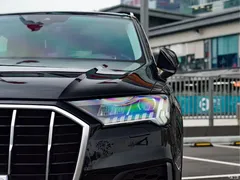 2021 Audi Q7 55 TFSI quattro S line sporty, чёрный — фото 4