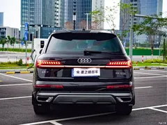 2021 Audi Q7 55 TFSI quattro S line sporty, чёрный — фото 5