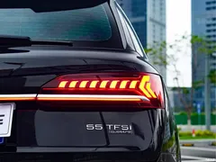 2021 Audi Q7 55 TFSI quattro S line sporty, чёрный — фото 6