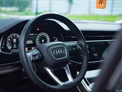 2021 Audi Q7 55 TFSI quattro S line sporty, чёрный — фото 8