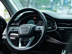 2021 Audi Q7 55 TFSI quattro S line sporty, чёрный — фото 11