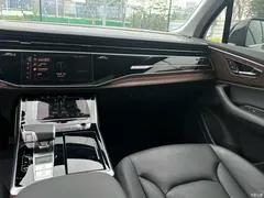 2021 Audi Q7 55 TFSI quattro S line sporty, чёрный — фото 18