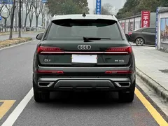 2023 Audi Q7 55 TFSI quattro S line Ice Snow Sport Edition, чёрный — фото 4