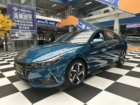 2022 Hyundai Elantra 1.5L CVT LUX Premium