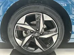 2022 Hyundai Elantra 1.5L CVT LUX Premium, зелёный — фото 5
