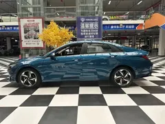 2022 Hyundai Elantra 1.5L CVT LUX Premium, зелёный — фото 6