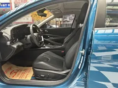 2022 Hyundai Elantra 1.5L CVT LUX Premium, зелёный — фото 7