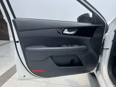 2021 Kia K3 1.5L CVT Fashion, белый — фото 3