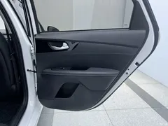 2021 Kia K3 1.5L CVT Fashion, белый — фото 9