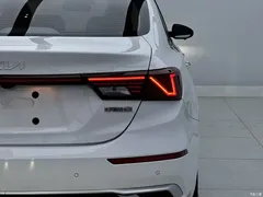2021 Kia K3 1.5L CVT Fashion, белый — фото 21