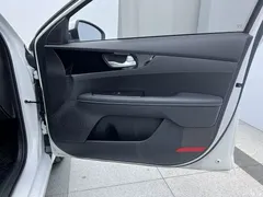 2021 Kia K3 1.5L CVT Fashion, белый — фото 22