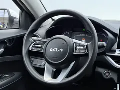 2021 Kia K3 1.5L CVT Fashion, белый — фото 23