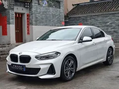 2022 BMW 1 Series 1 120i M Sport, белый — фото 1