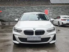 2022 BMW 1 Series 1 120i M Sport, белый — фото 2