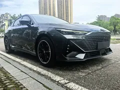 2022 Changan UNI-V 1.5T — фото 3