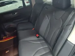 2023 Hongqi E-QM5, чёрный — фото 17