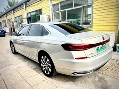 2022 Volkswagen Passat 430PHEV Luxury — фото 7